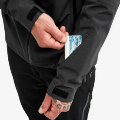 Cyclone Rescue Jacket 2.0 Men Obsidian -Sporty Men Wear Sales 7fe4a1b6 d797 472a a0fe 59694d1b09e3